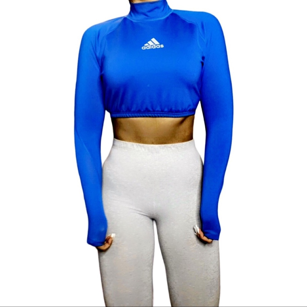 Cute Adidas women long sleeve crop top in great condition.